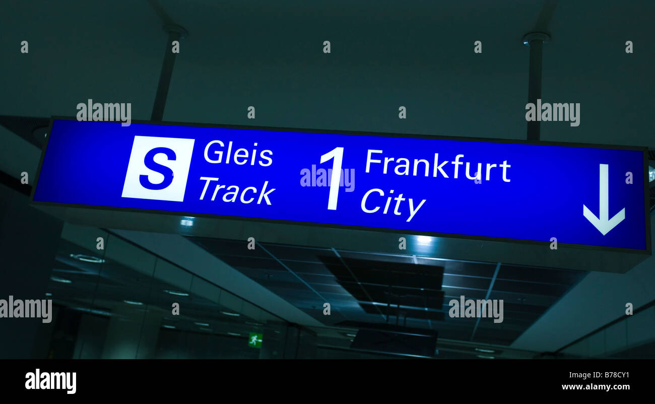 Guidepost nel seminterrato dell'aeroporto di Francoforte, Frankfurt am Main, Hesse, Germania, Europa Foto Stock