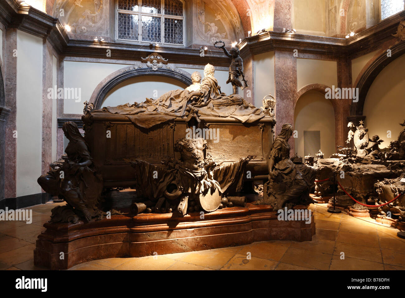 Maria Theresia e Franz Stephan ho sarcofago, la cripta imperiale, Kapuzinerkirche, Chiesa di Santa Maria degli Angeli, Vienna, Foto Stock