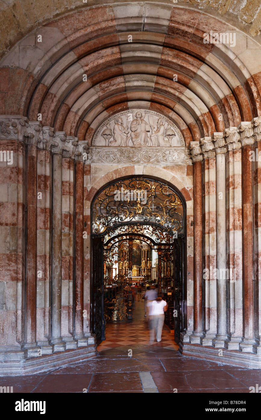 Portale ovest di San Pietro Chiesa collegiata, Stiftskirche San Pietro, Salisburgo, Austria, Europa Foto Stock