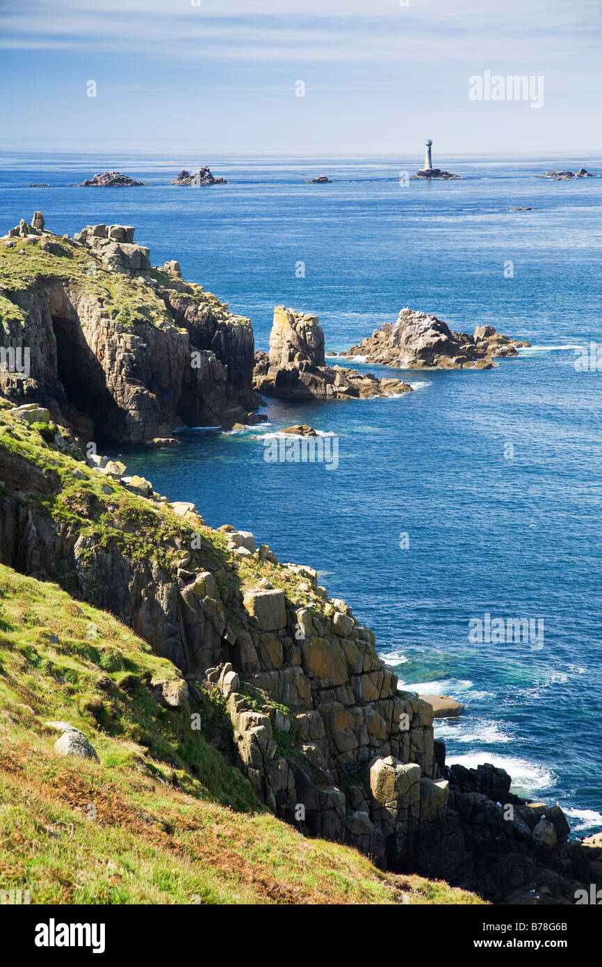 Il Cornish Coast vicino al Lands End e Longships Lighthouse. Foto Stock