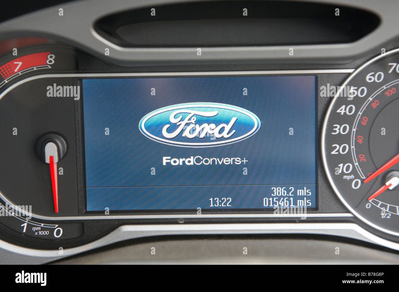 2008 Ford Mondeo FordConvers+ strumento del pannello di controllo con velocità e contagiri Foto Stock