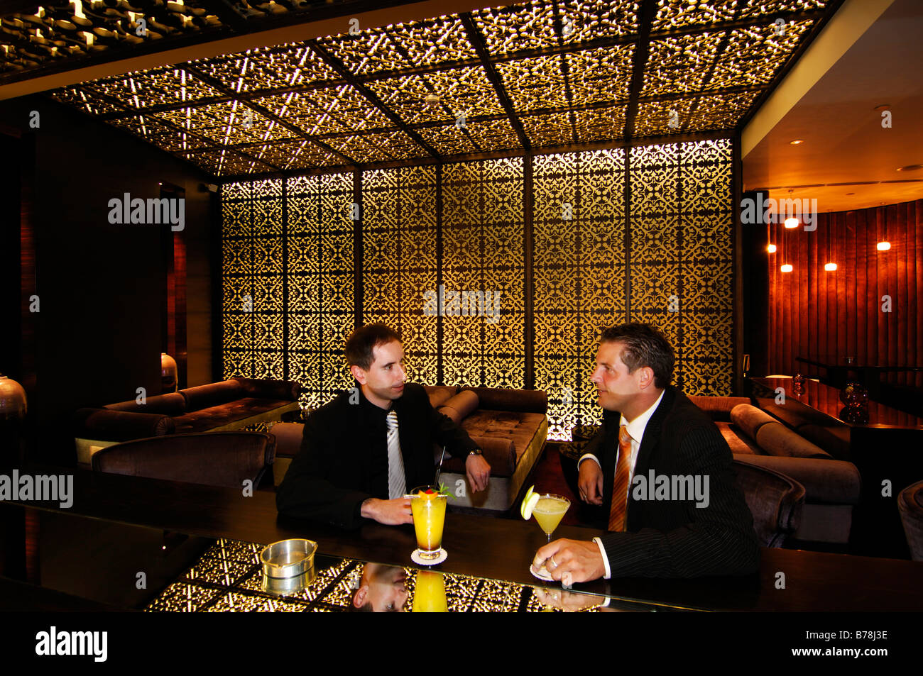 Night club gli ospiti in Kempinski Hotel Mall of the Emirates a Dubai, Emirati Arabi Uniti, Emirati arabi uniti, Medio Oriente Foto Stock