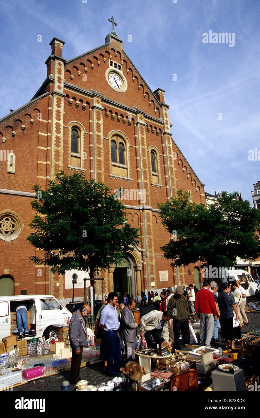 Immaculee Conception chiesa sulla Place du jeu de Balle quadrate, Vossenpein, il mercato delle pulci, Marolles, Bruxelles, Belgum, Benelux, Foto Stock