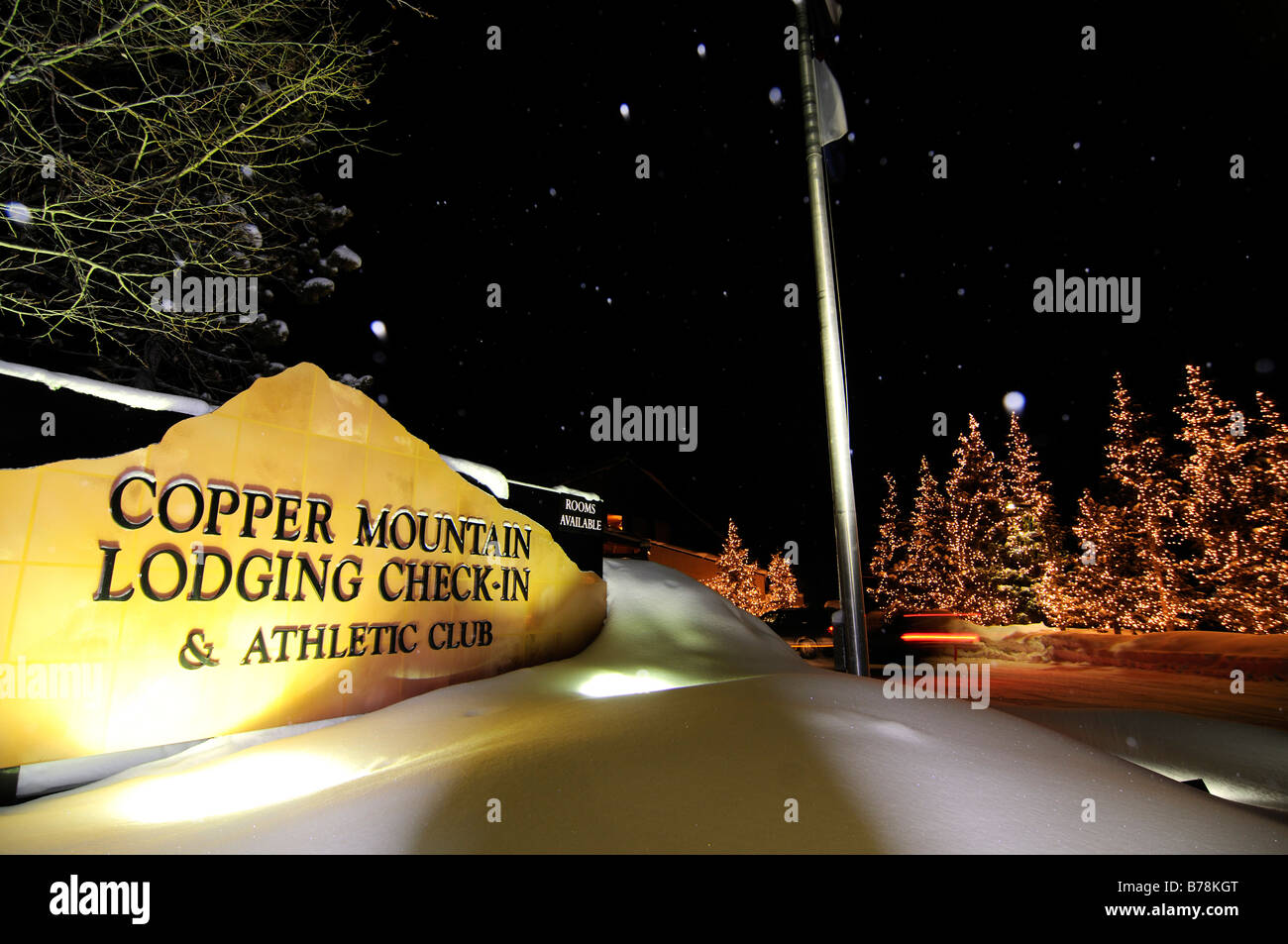 Viale di accesso alla Copper Mountain Lodge, Copper Mountain ski area, Colorado, Stati Uniti d'America, America del Nord Foto Stock