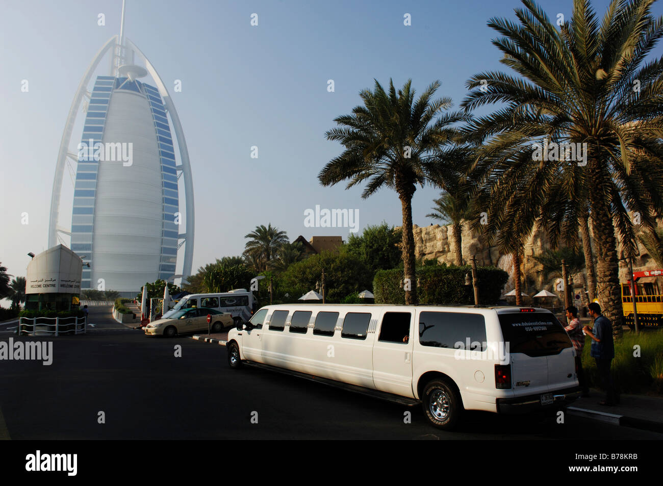 Limousine Stretch, il Burj al Arab di Dubai, Emirati Arabi Uniti, Medio Oriente Foto Stock