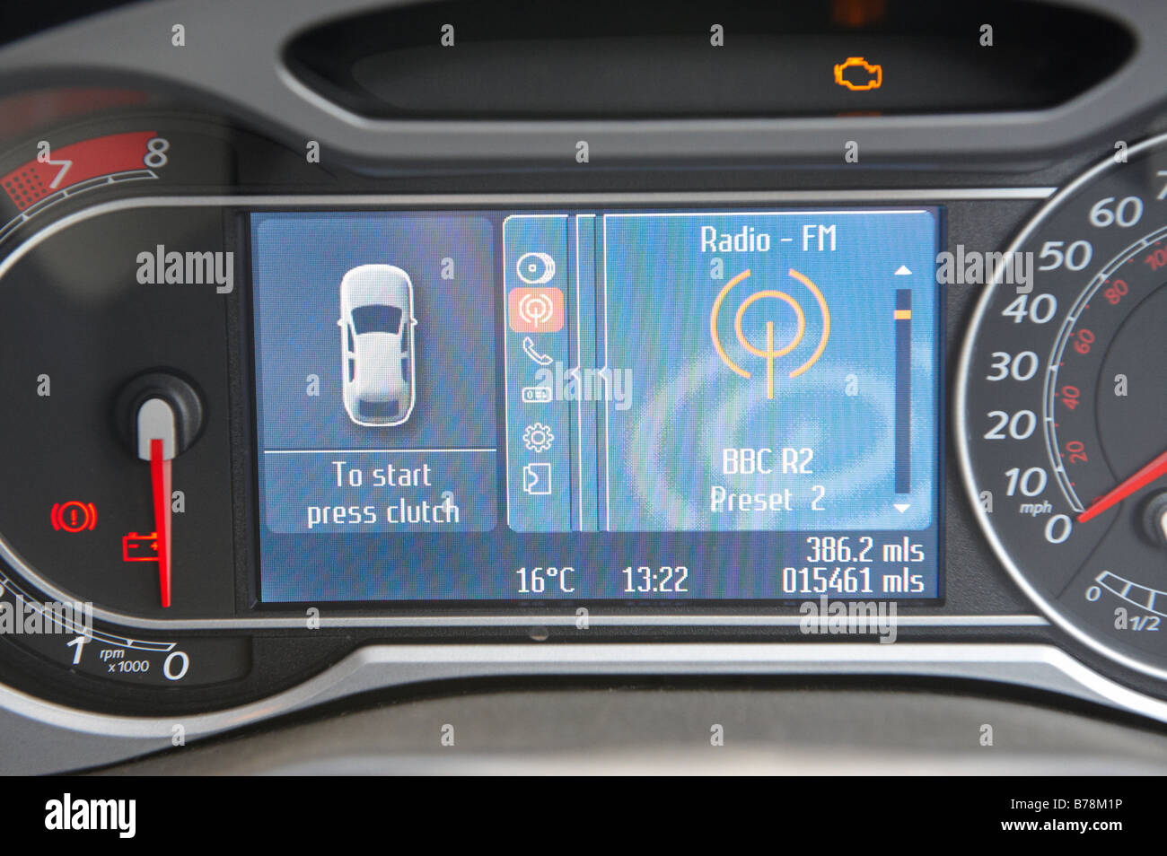 2008 Ford Mondeo FordConvers+ strumento del pannello di controllo con velocità e contagiri Foto Stock
