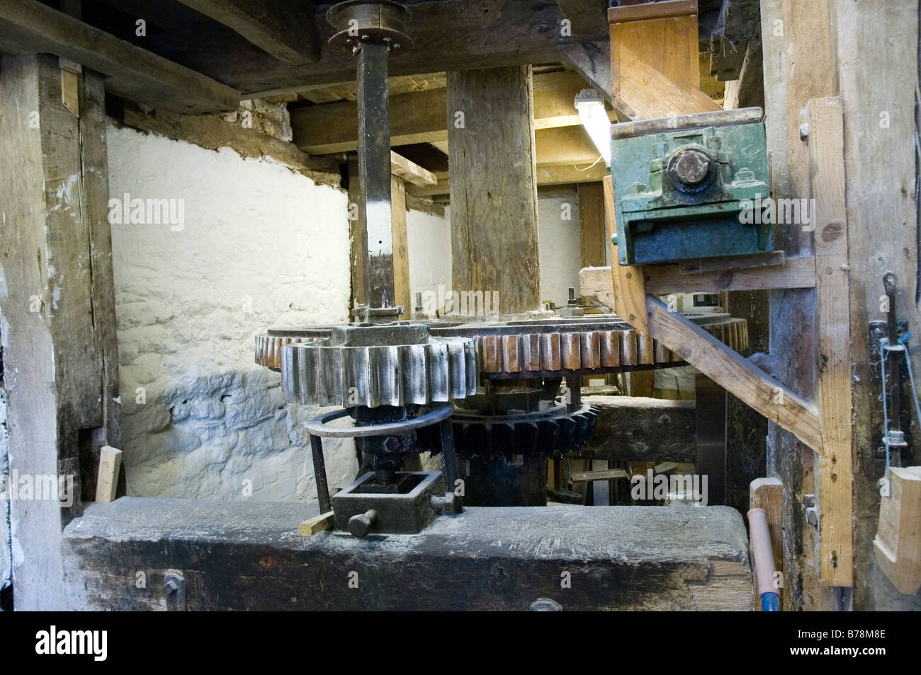Mulino ad acqua macchinari in mulino Otterton nel Devon,closeup, Cog, ingegneria, ingranaggio, smerigliare, industriale, industria, strumento, macchina Foto Stock