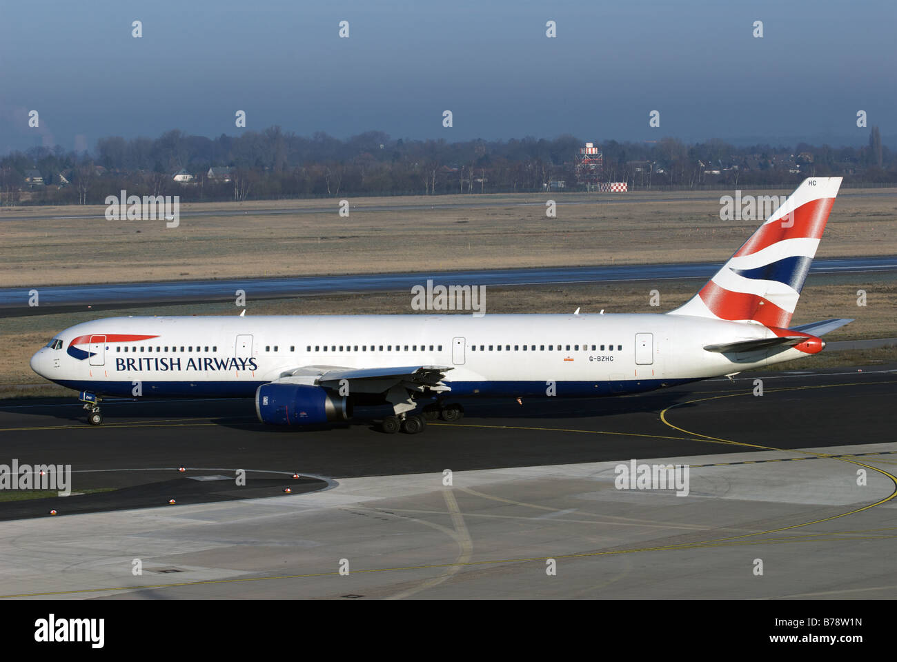 British Airways Boeing 767-300ER, l'Aeroporto Internazionale di Düsseldorf, Renania settentrionale-Vestfalia (Germania). Foto Stock