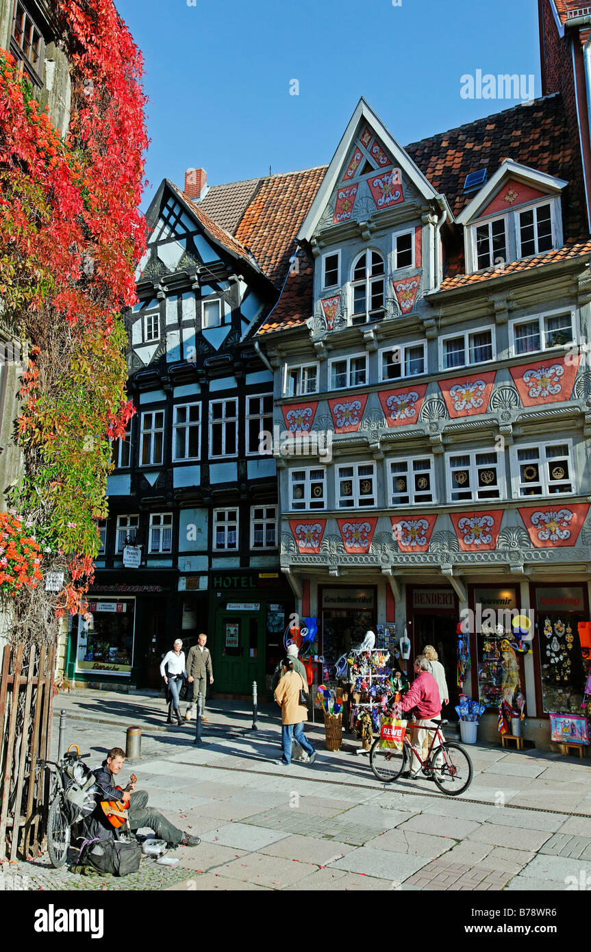 La zona pedonale e tipiche case a graticcio, Quedlinburg, Sito Patrimonio Mondiale dell'UNESCO, Sassonia-Anhalt, Germania, Europa Foto Stock