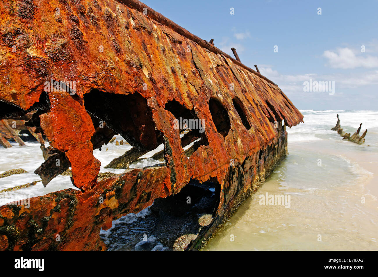 Relitto del Maheno sulla 75-Mile Beach L'Isola di Fraser, Queensland, Australia Foto Stock