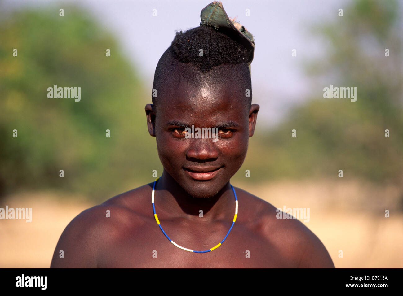Uomo Himba, ritratto, Kaokoveld, Nambia, Africa Foto Stock
