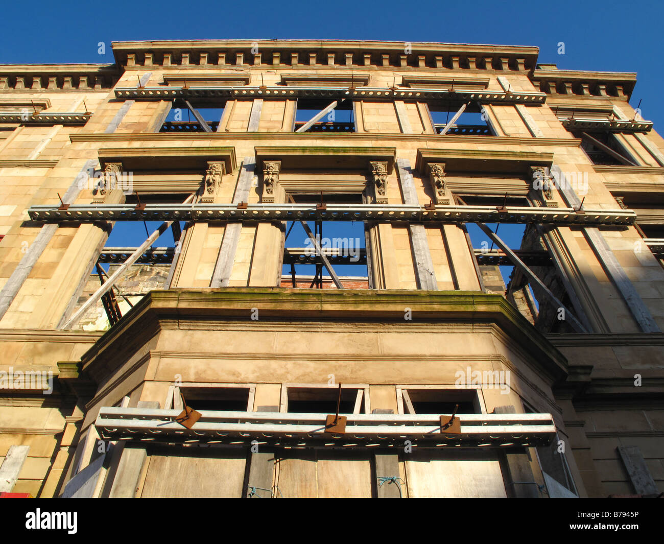 Trattenuta facciata di edificio Foto Stock