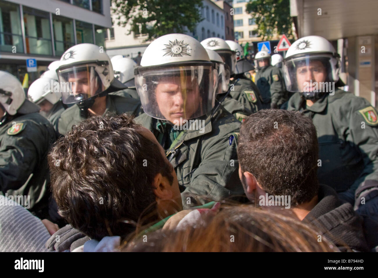 Anti nazi dimostrazione contro Nazi riuniti a Colonia, Germania Foto Stock