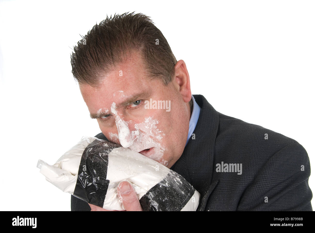 Un tossicodipendente imprenditore snorts cocaina Foto Stock