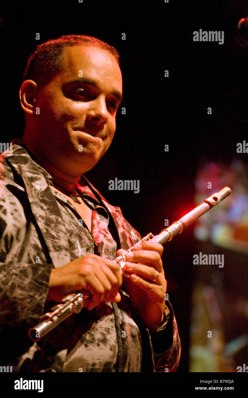 Flautista ORLANDO valle conosciuta come MARACA gioca Afro Jazz cubano al cinquantunesimo MONTEREY JAZZ FESTIVAL Monterey in California Foto Stock