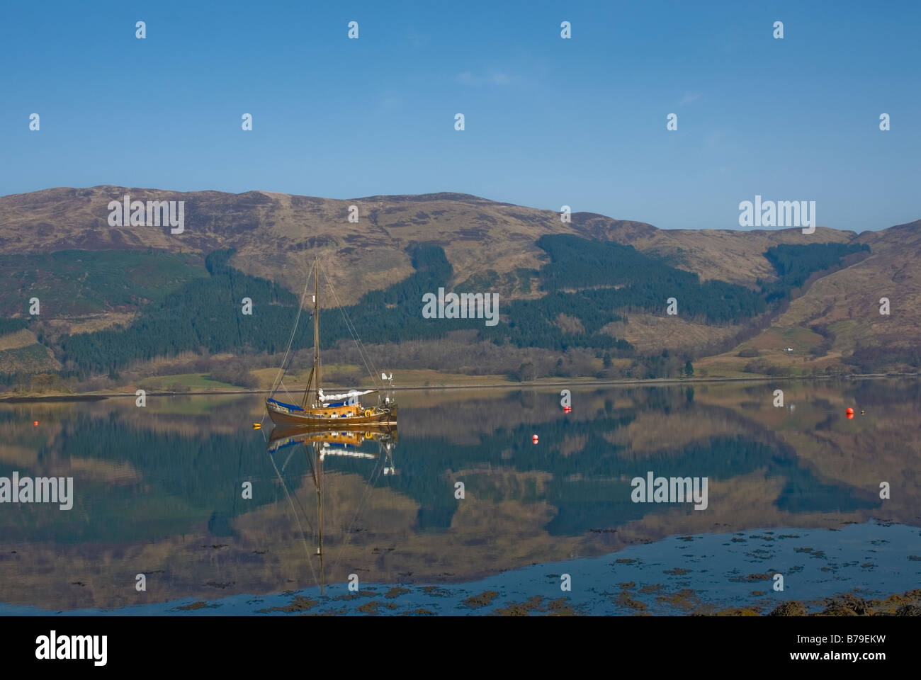 Vecchio yacht in legno Loch Leven a Ballachulish Highland Foto Stock