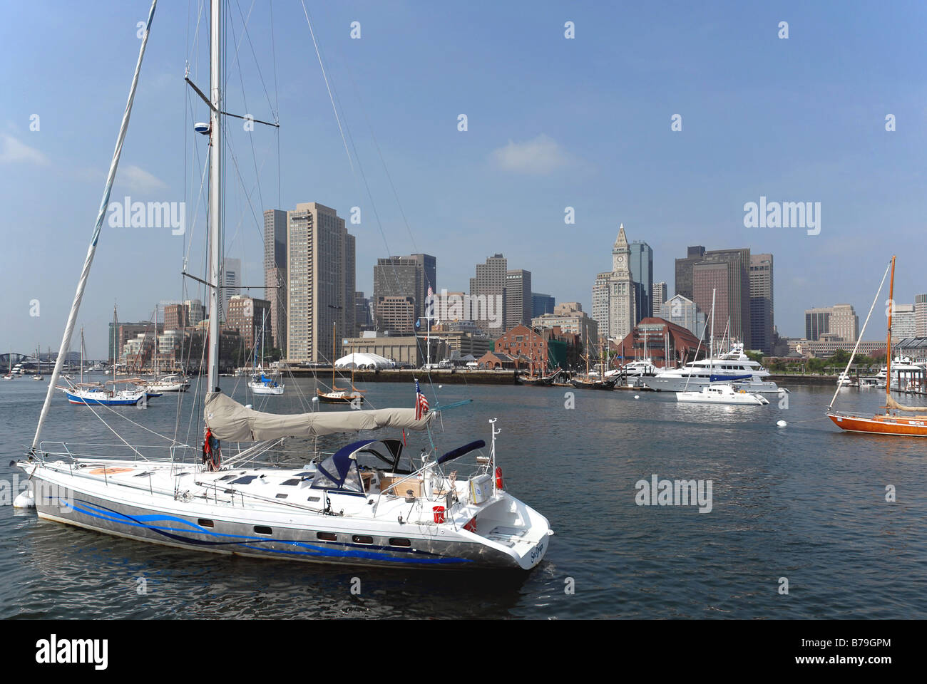 Skyline di Boston e barche Foto Stock