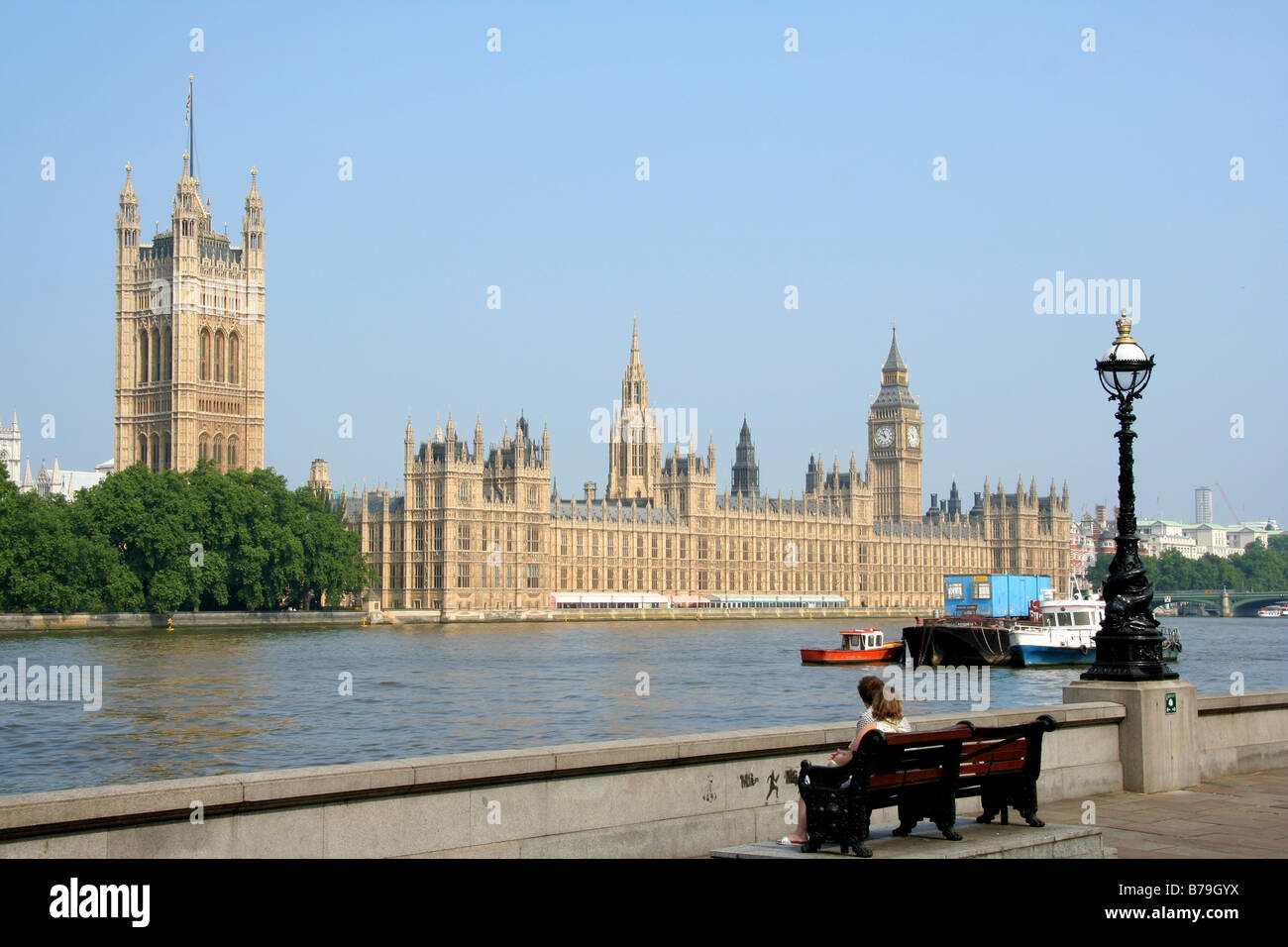Londra edificio del Parlamento da Thames Foto Stock