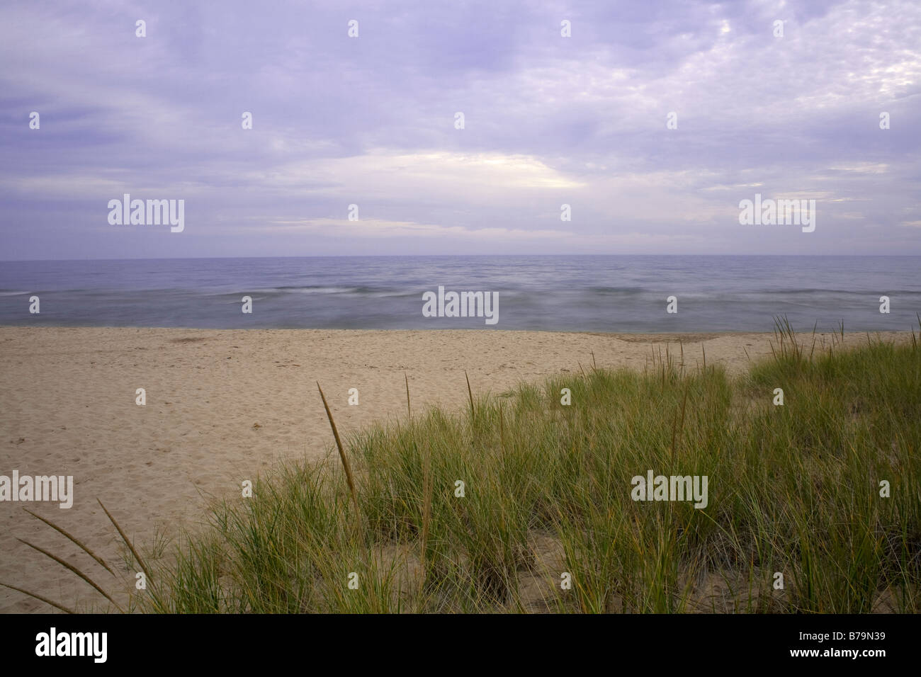WISCONSIN - spiaggia di sabbia sulle rive del lago Michigan a coregoni Dunes State Park nella contea di porta. Foto Stock