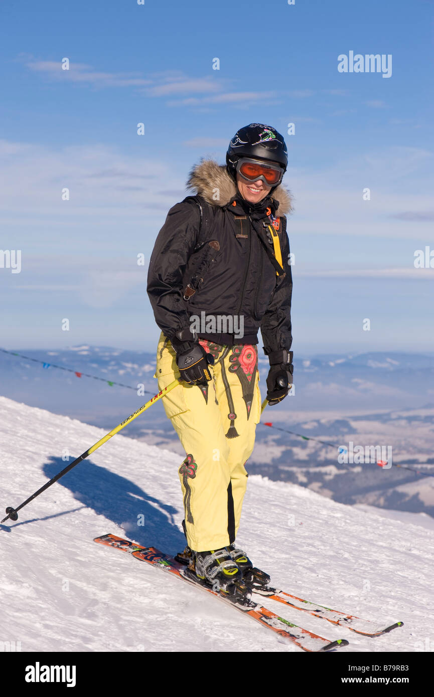 Vacanzieri godere gli sport invernali sulle piste da sci del Kasprowy Wierch Zakopane Monti Tatra Regione di Podhale Polonia Foto Stock