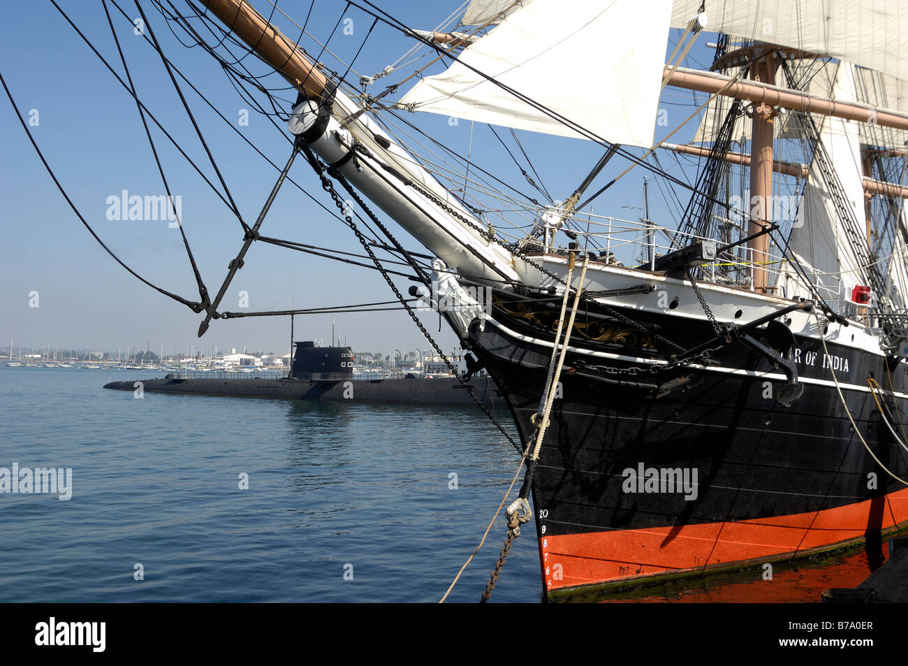 Tall Ship e sovietica (Russo) sottomarino, del porto di San Diego Foto Stock