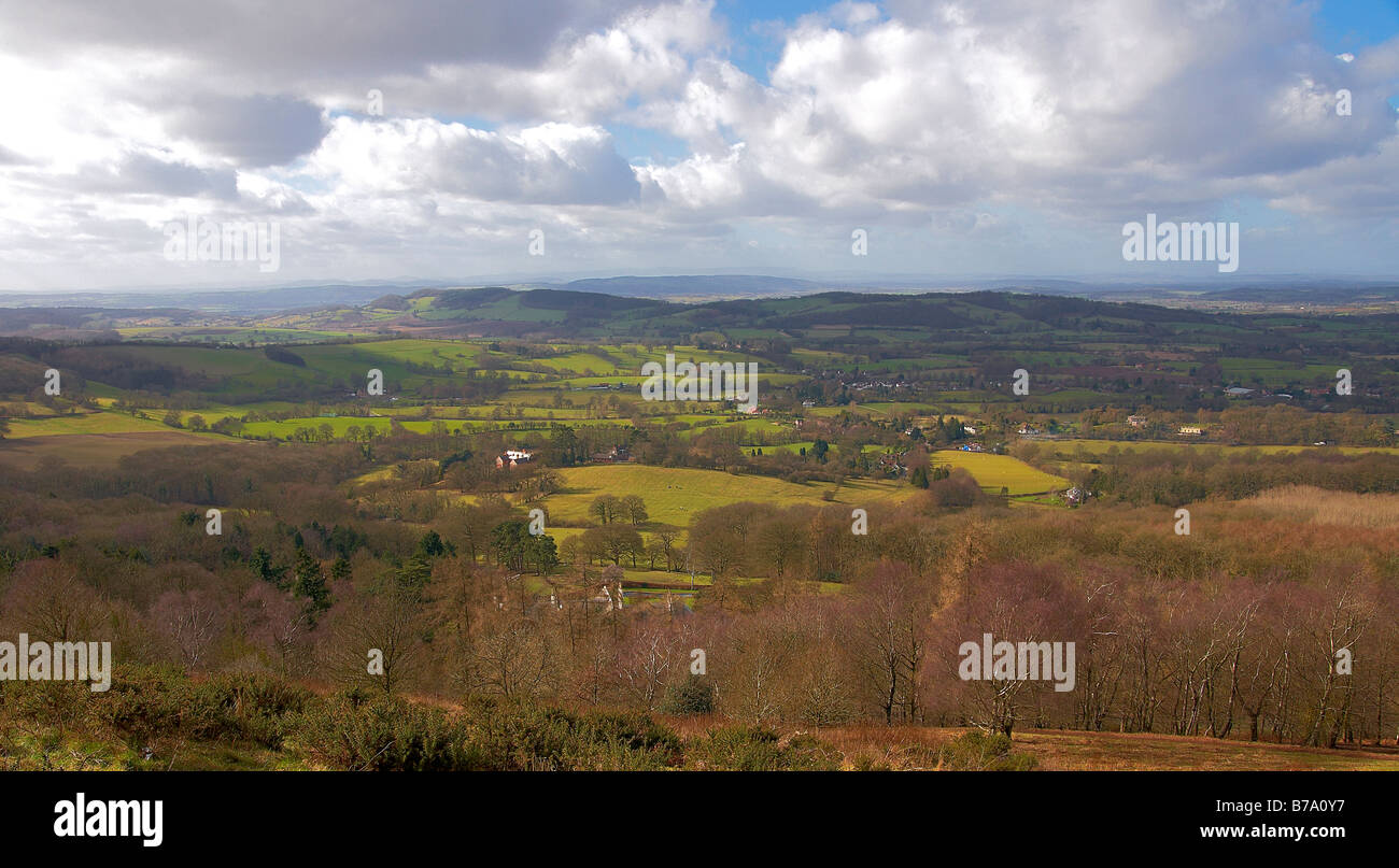 Guardando ad ovest dalla Malvern Hills verso le colline gallesi. Foto Stock