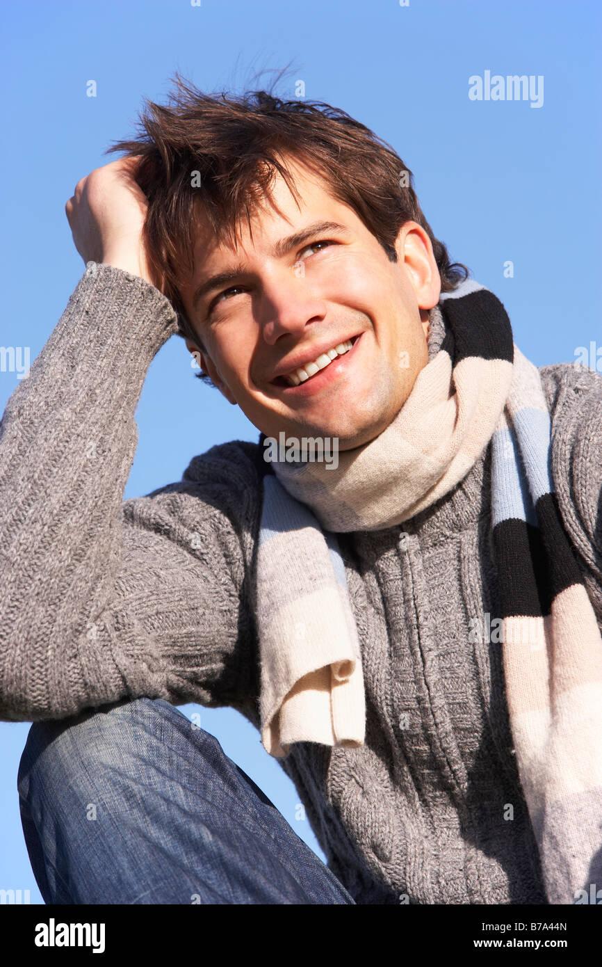 Uomo seduto in posizione di parcheggio Foto Stock