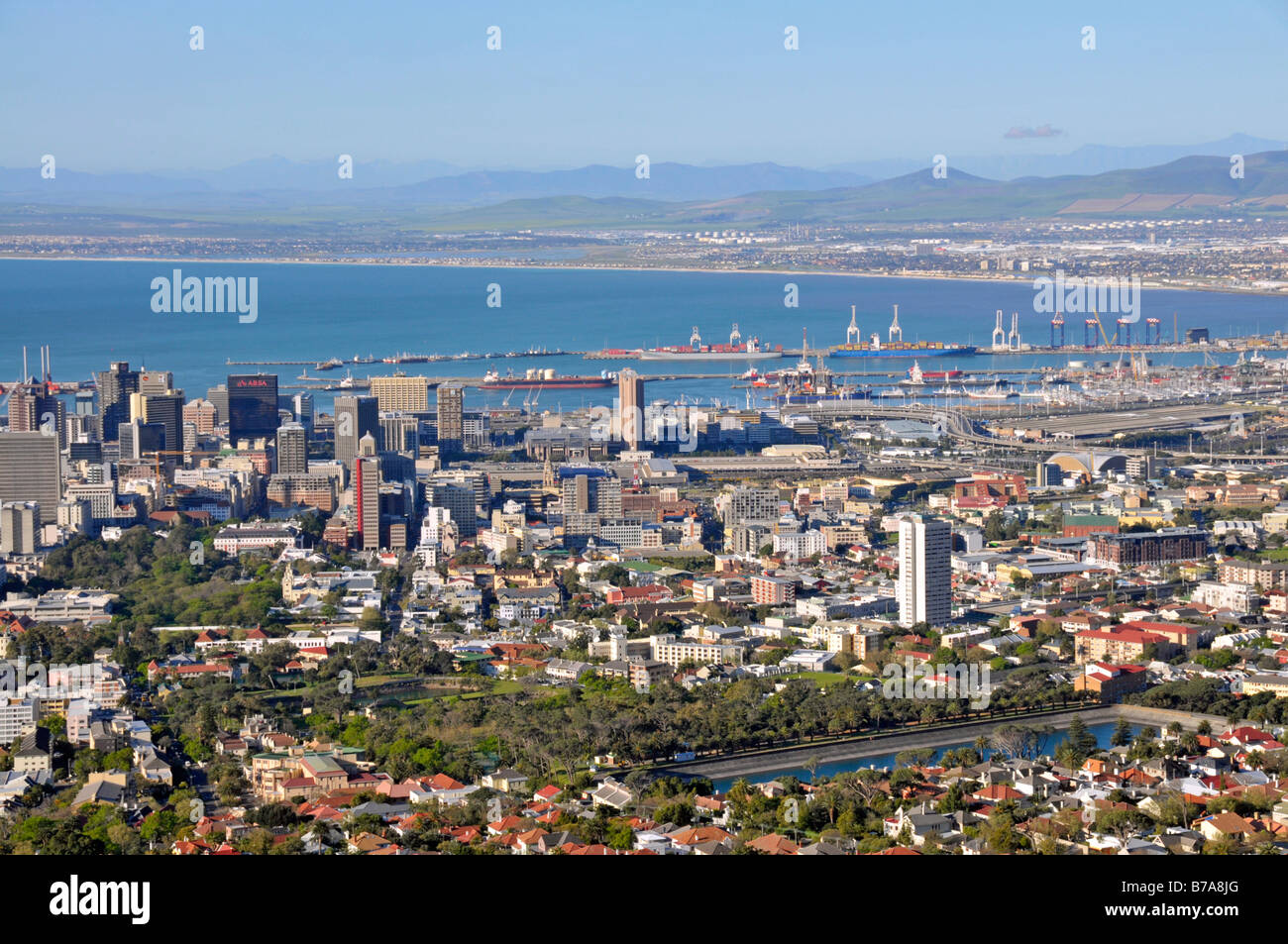 Vista sulla Città del Capo dalla cabinovia di Table Mountain stazione base, Sud Africa Foto Stock
