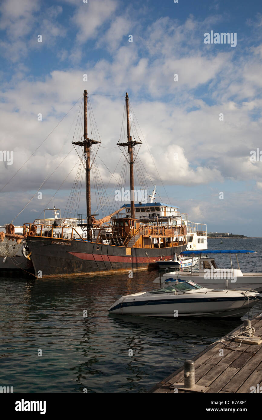 Paphos o porto di Paphos e barche, Cipro Foto Stock
