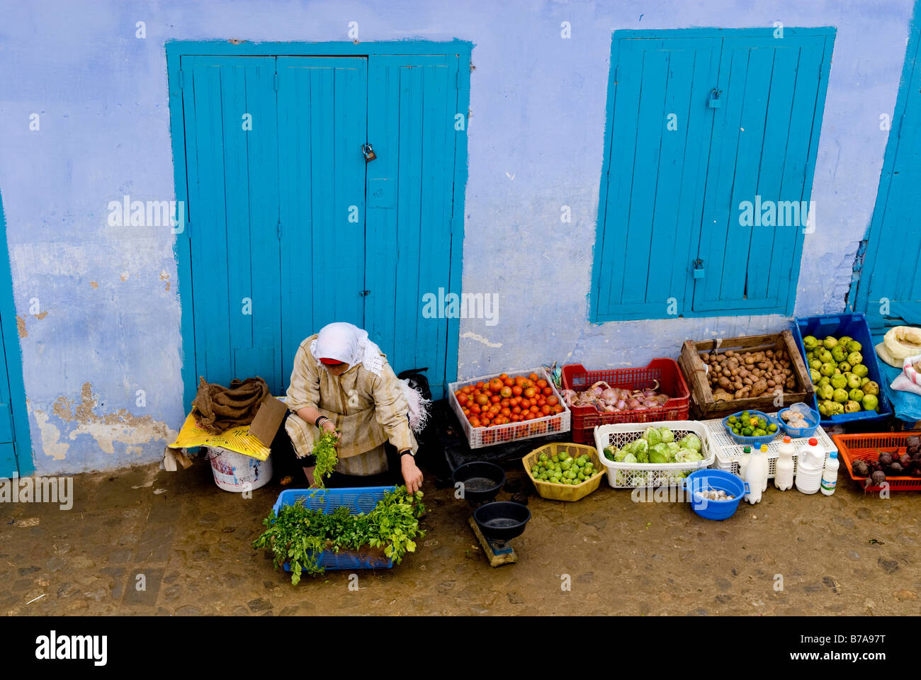 Verdure commessa su strada di Chefchaouen, Marocco, Africa Foto Stock