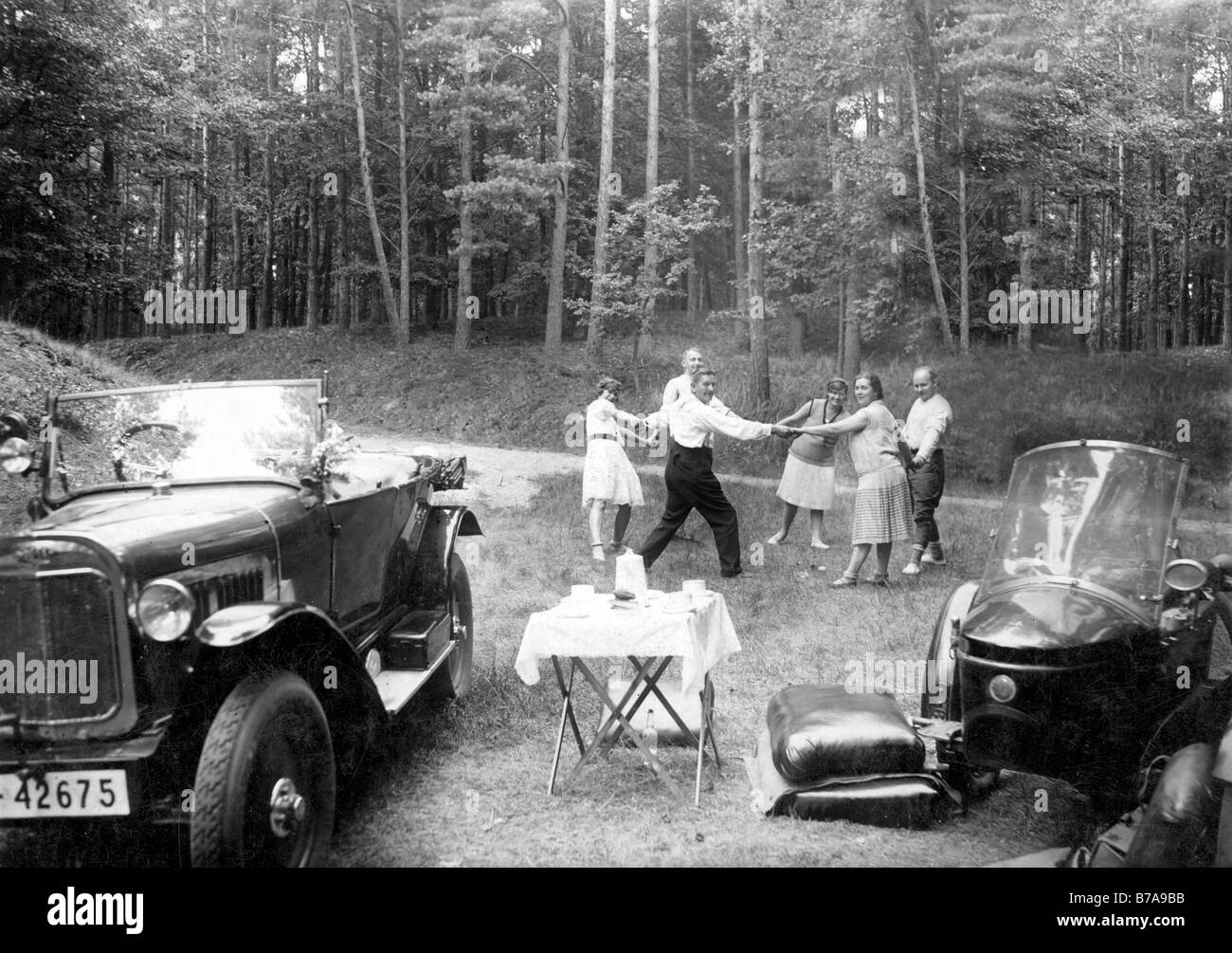 Foto storiche, picknick con danze, ca. 1930 Foto Stock