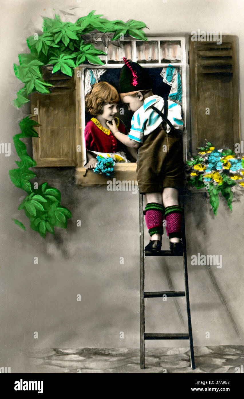 Foto storiche, un ragazzo e una ragazza flirtare, ca. 1915 Foto Stock