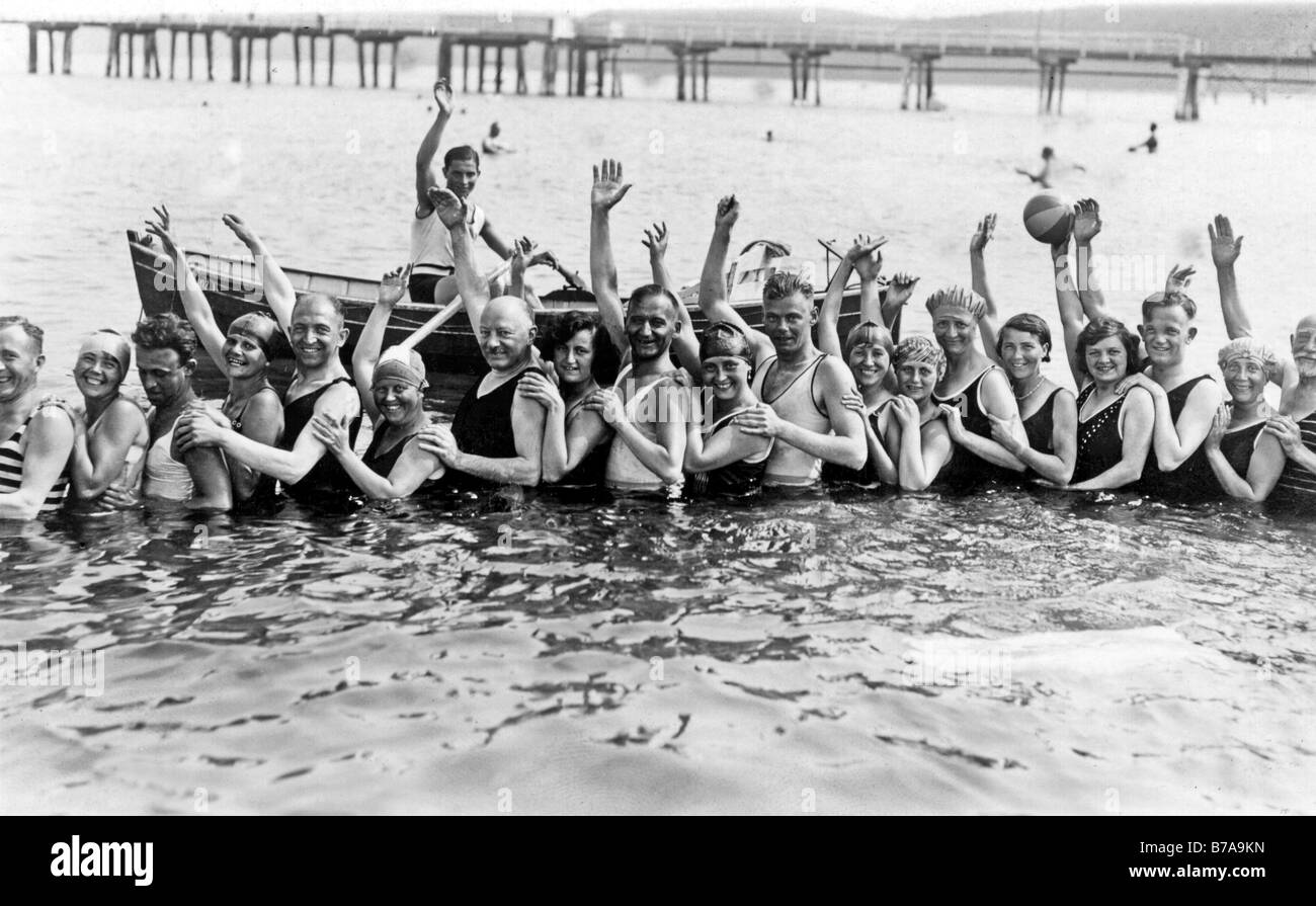 Foto storiche, gruppo di bagnanti, ca. 1930 Foto Stock