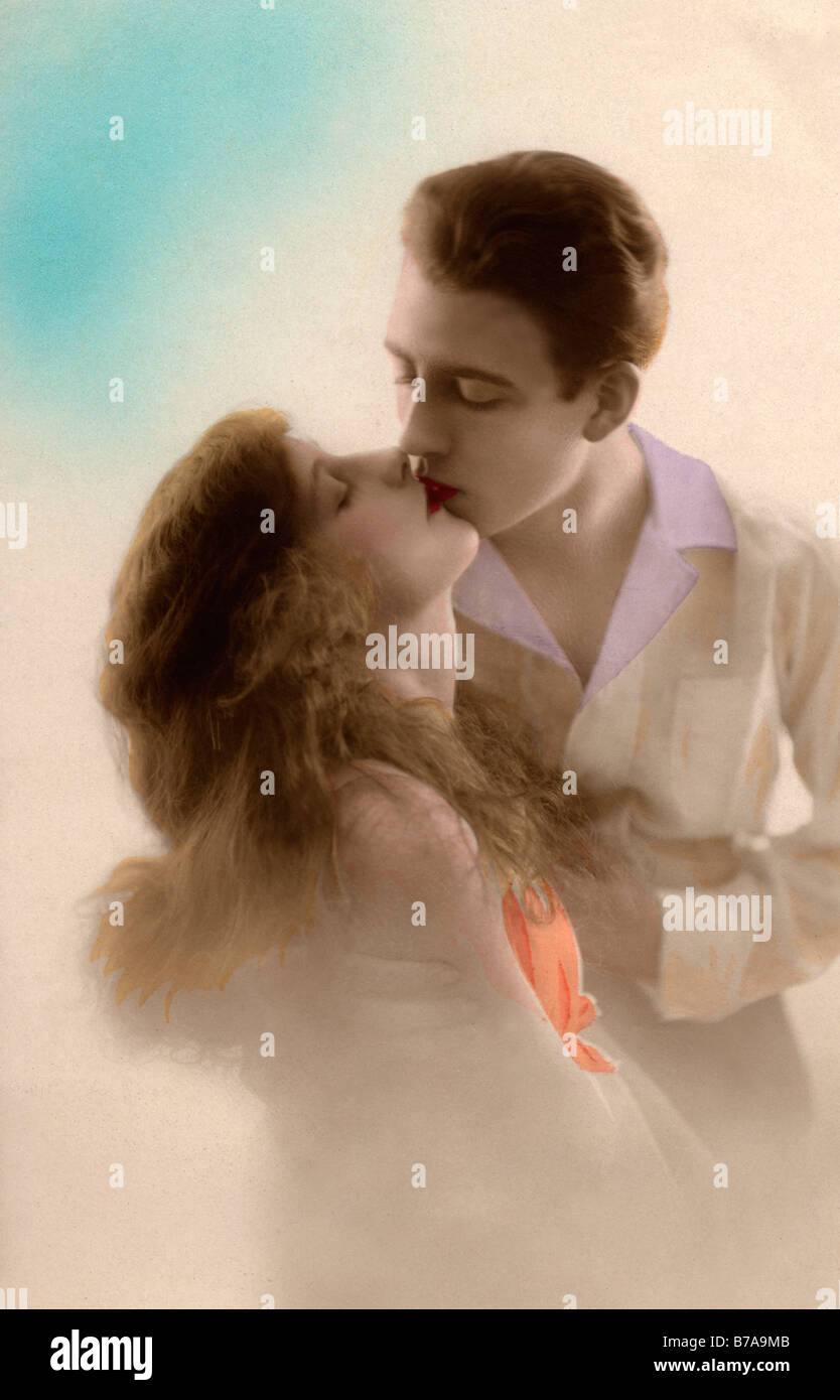 Foto storiche, kissing giovane, ca. 1920 Foto Stock