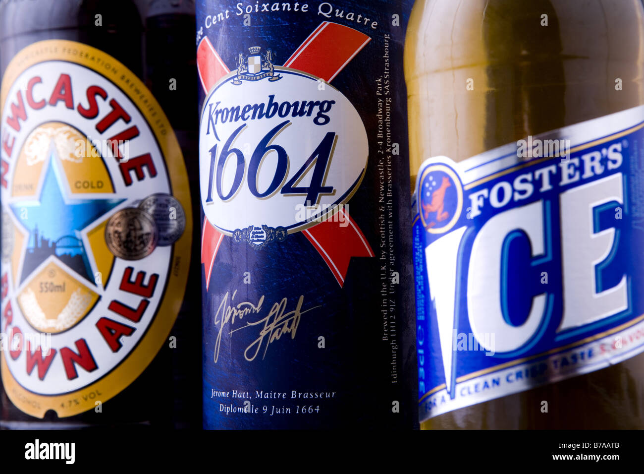 Newcastle Brown Ale Kronenbourg 1664 e favorisce il ghiaccio marche di birra parte della Scottish Newcastle Foto Stock