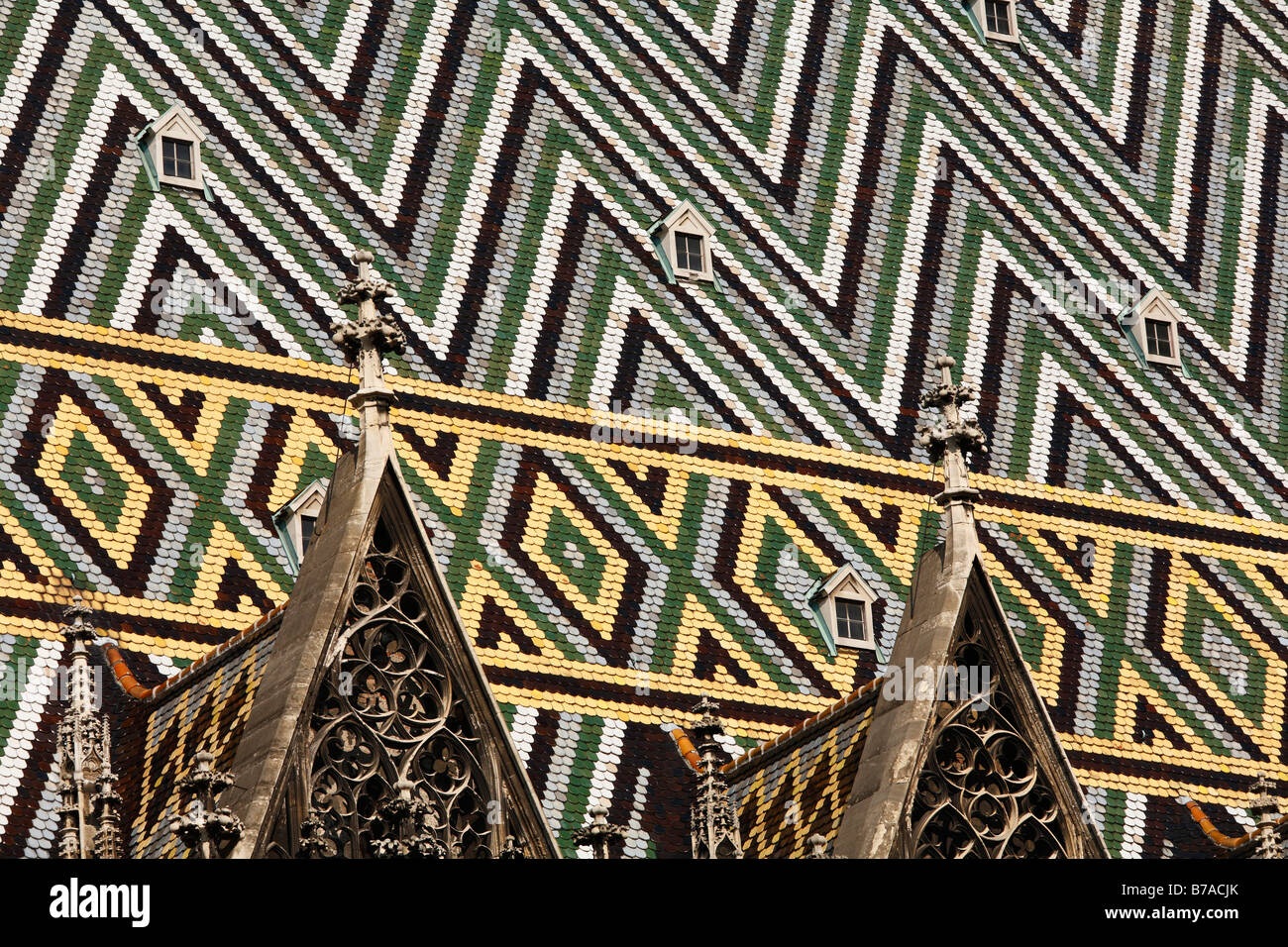 Mosaico, panoplia tetto di Stephansdom, Stefansdom, la cattedrale di Santo Stefano a Vienna, in Austria, Europa Foto Stock