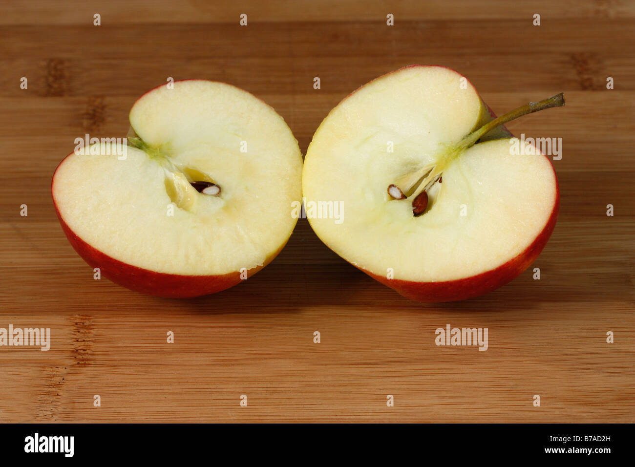 Due metà di un Elstar apple (malus) Foto Stock