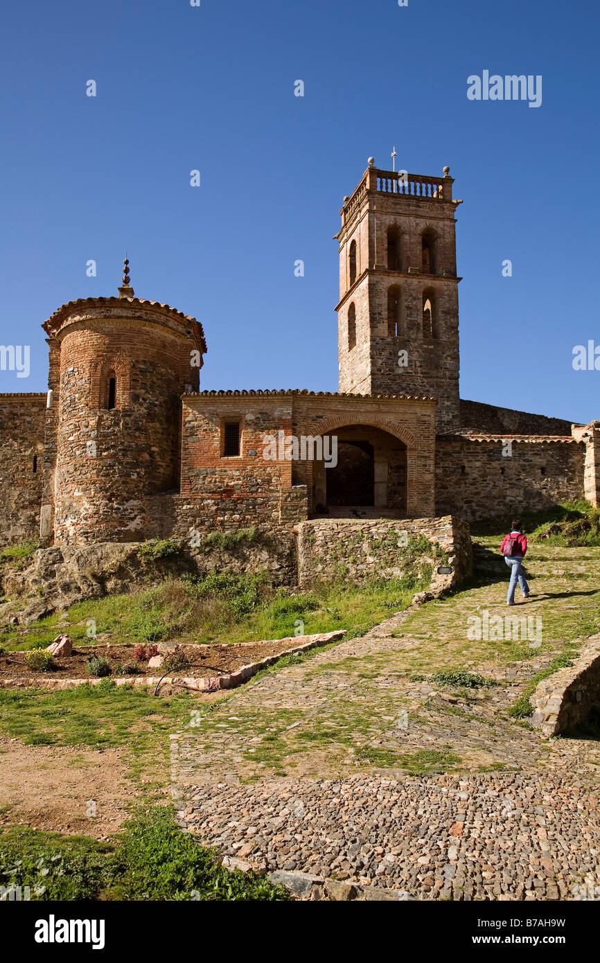 La moschea di castello chiesa di Nuestra Señora de la Concepción Almonaster La Real Parco Nazionale della Sierra de Aracena Huelva spagna andalusia Foto Stock