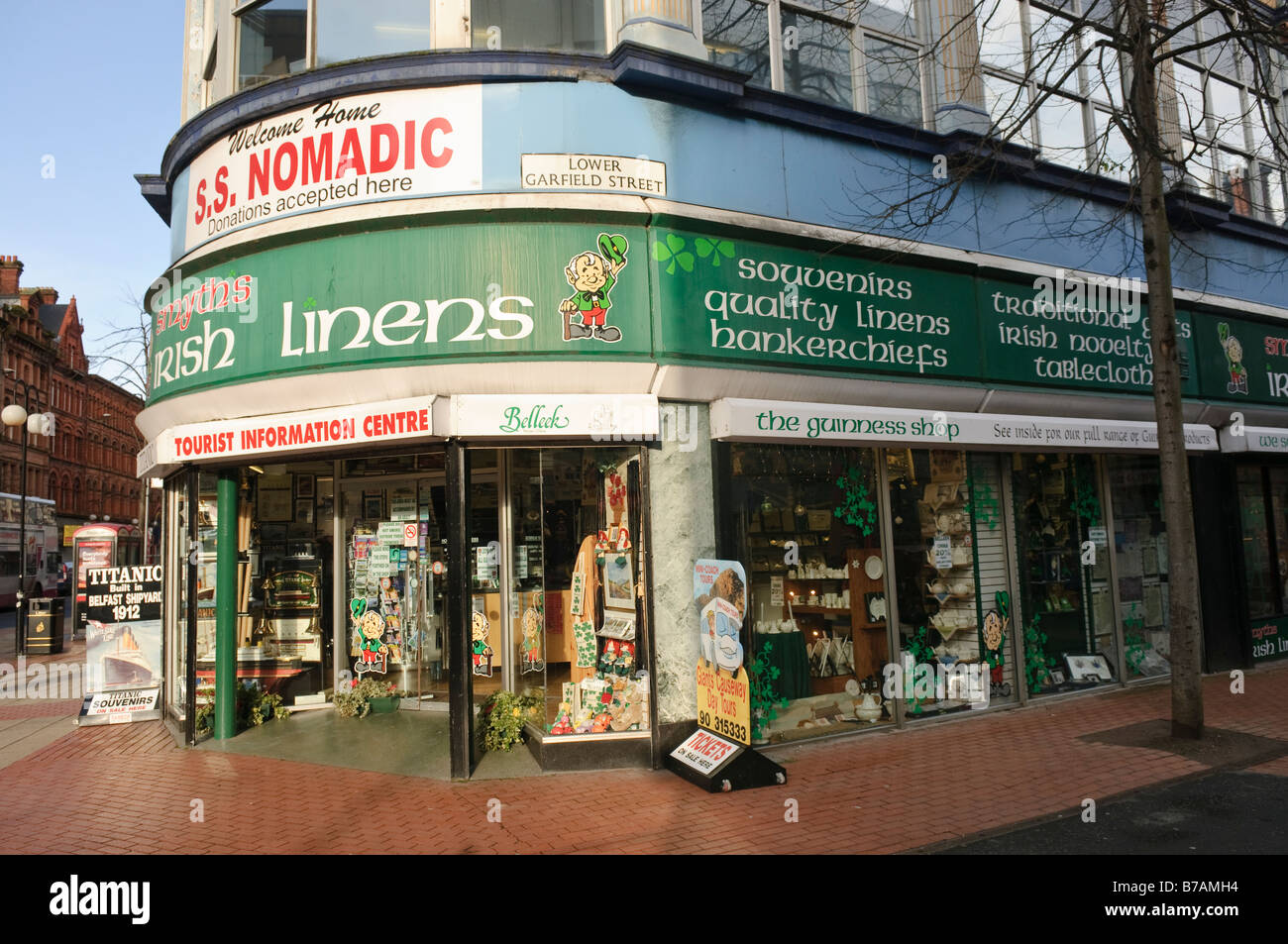 Belfast e Irish souvenir shop sulla Royal Avenue, Belfast Foto Stock