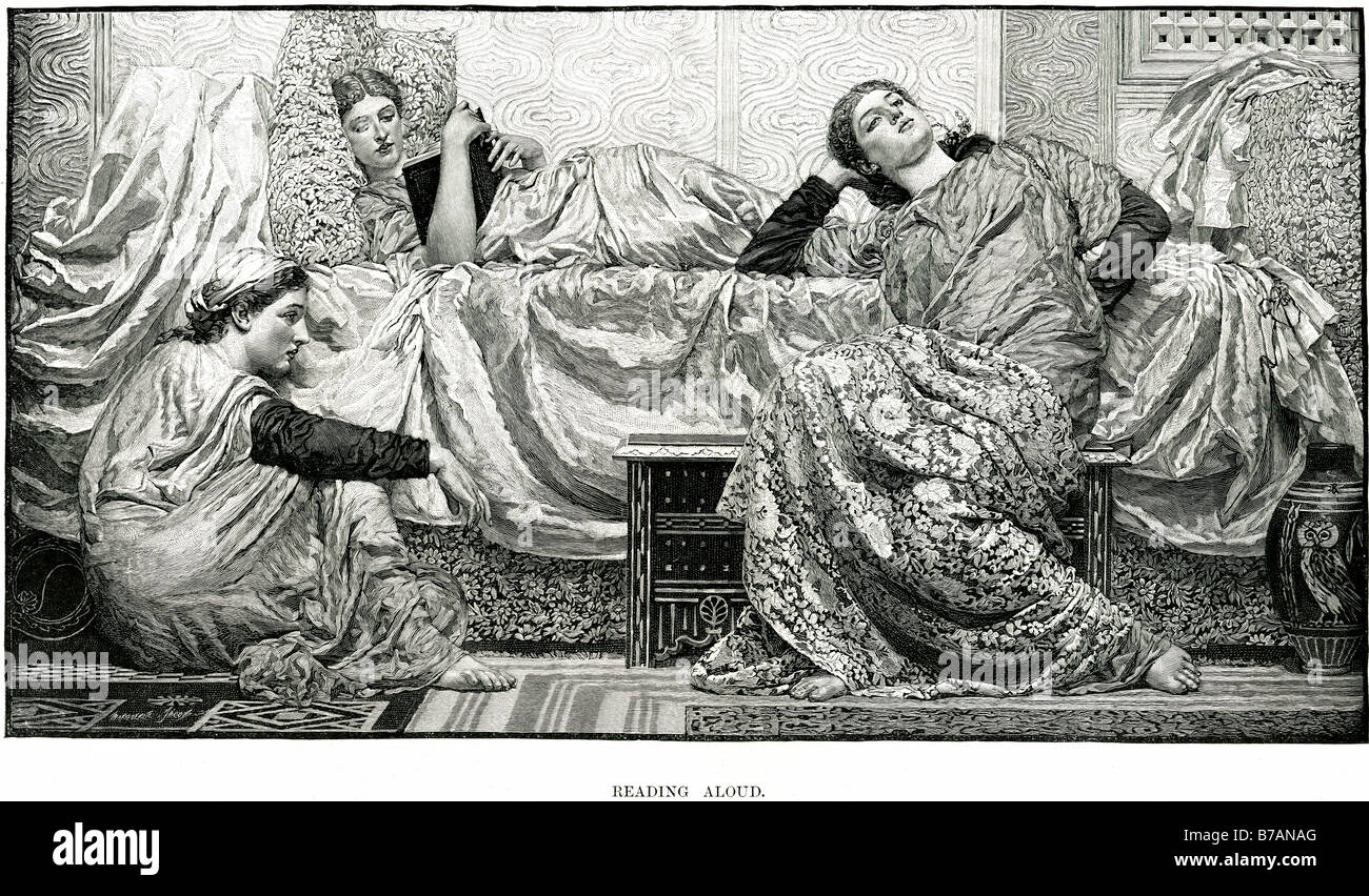 La lettura ad alta voce storia prenota giacente in ascolto le donne tappeto rilassante letto abbigliamento tradizionale famiglia Foto Stock