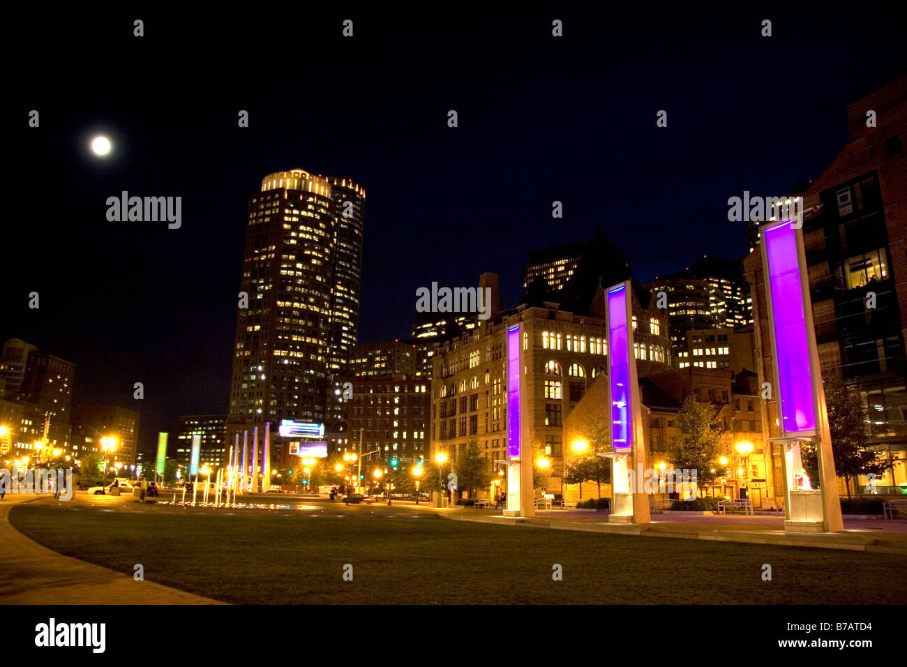 Il Seaport sviluppo quadrato di notte in South Boston Massachusetts, STATI UNITI D'AMERICA Foto Stock