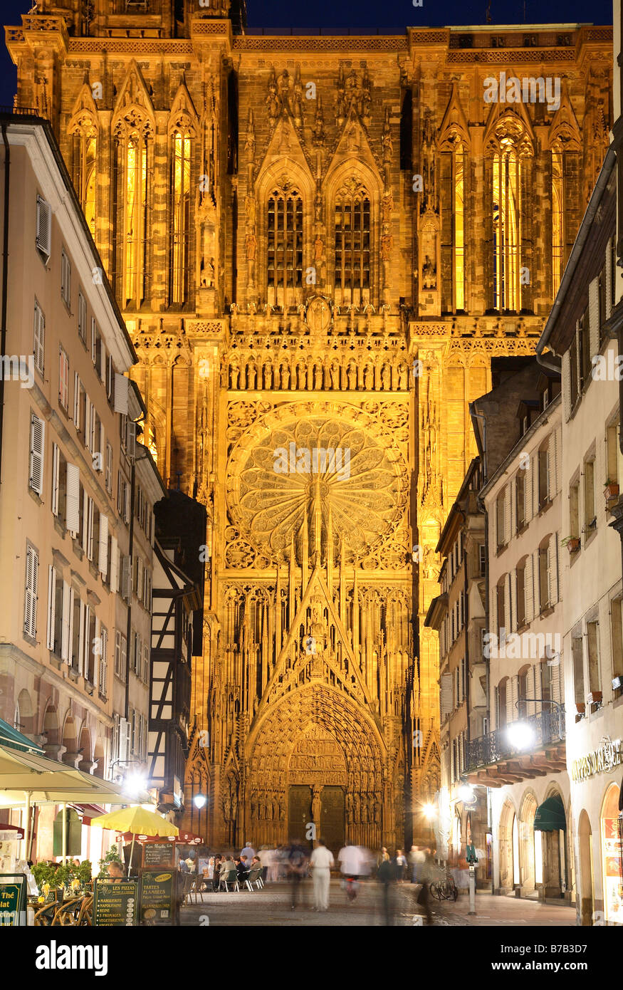 La CATTEDRALE DI NOTRE DAME DI NOTTE A STRASBURGO Foto Stock La CATTEDRALE DI NOTRE DAME DI NOTTE A STRASBURGO Foto Stock