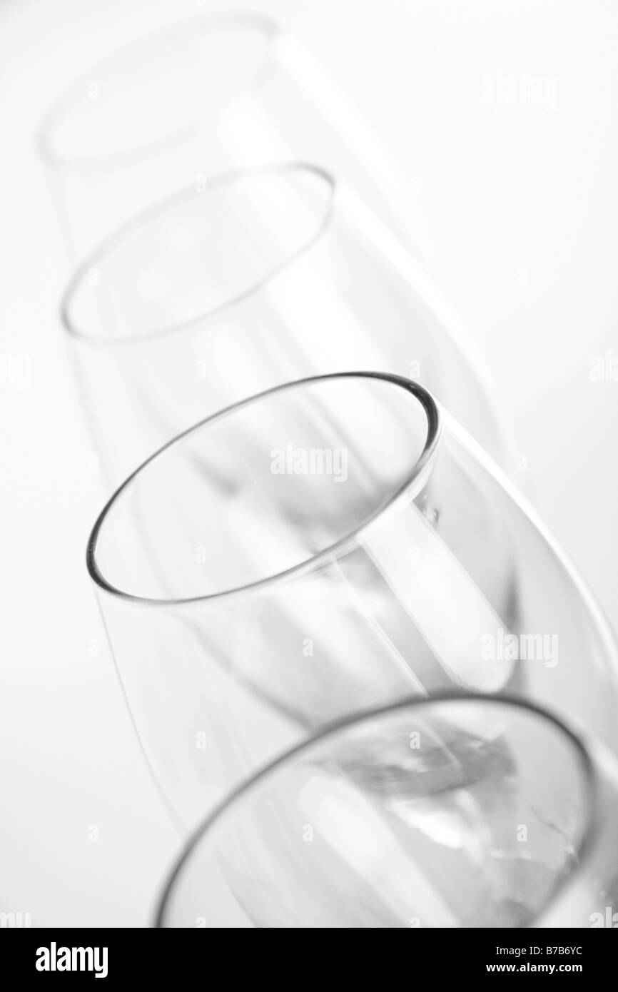Una fila di bicchieri di champagne Foto Stock