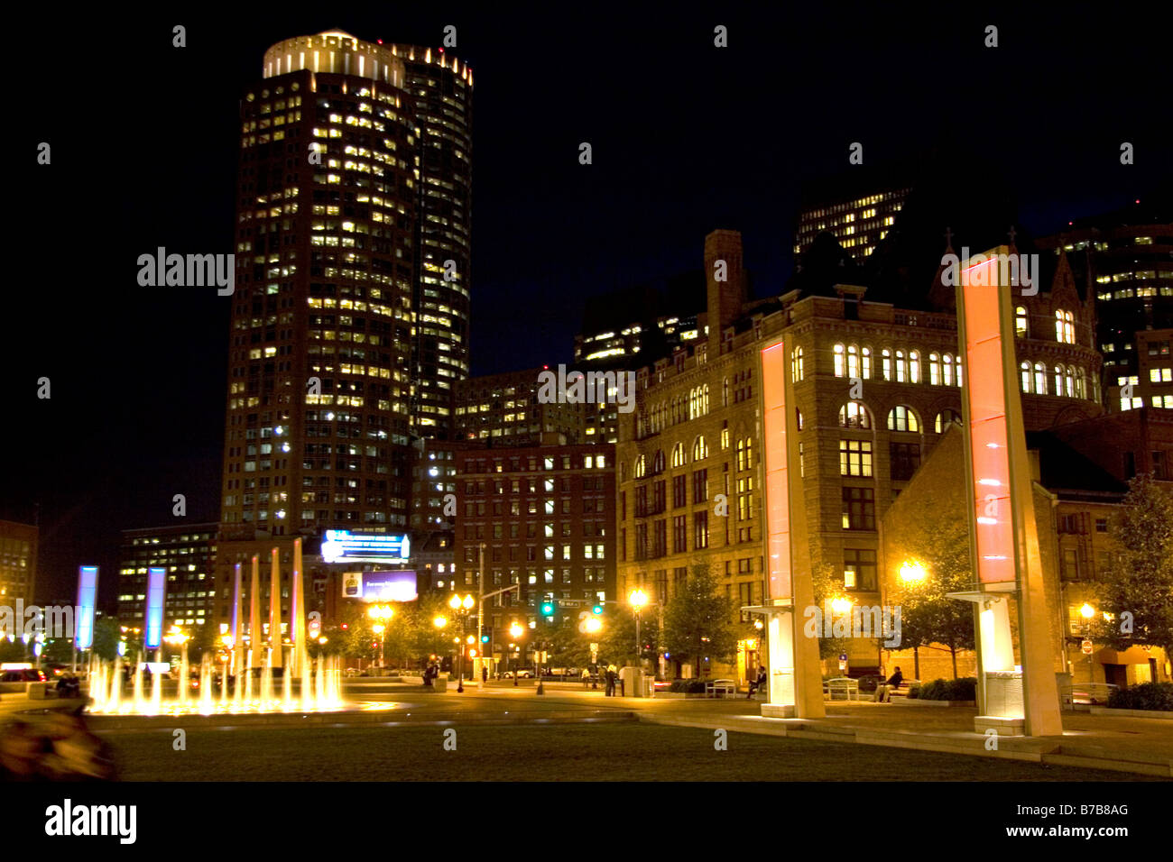 Il Seaport sviluppo quadrato di notte in South Boston Massachusetts, STATI UNITI D'AMERICA Foto Stock