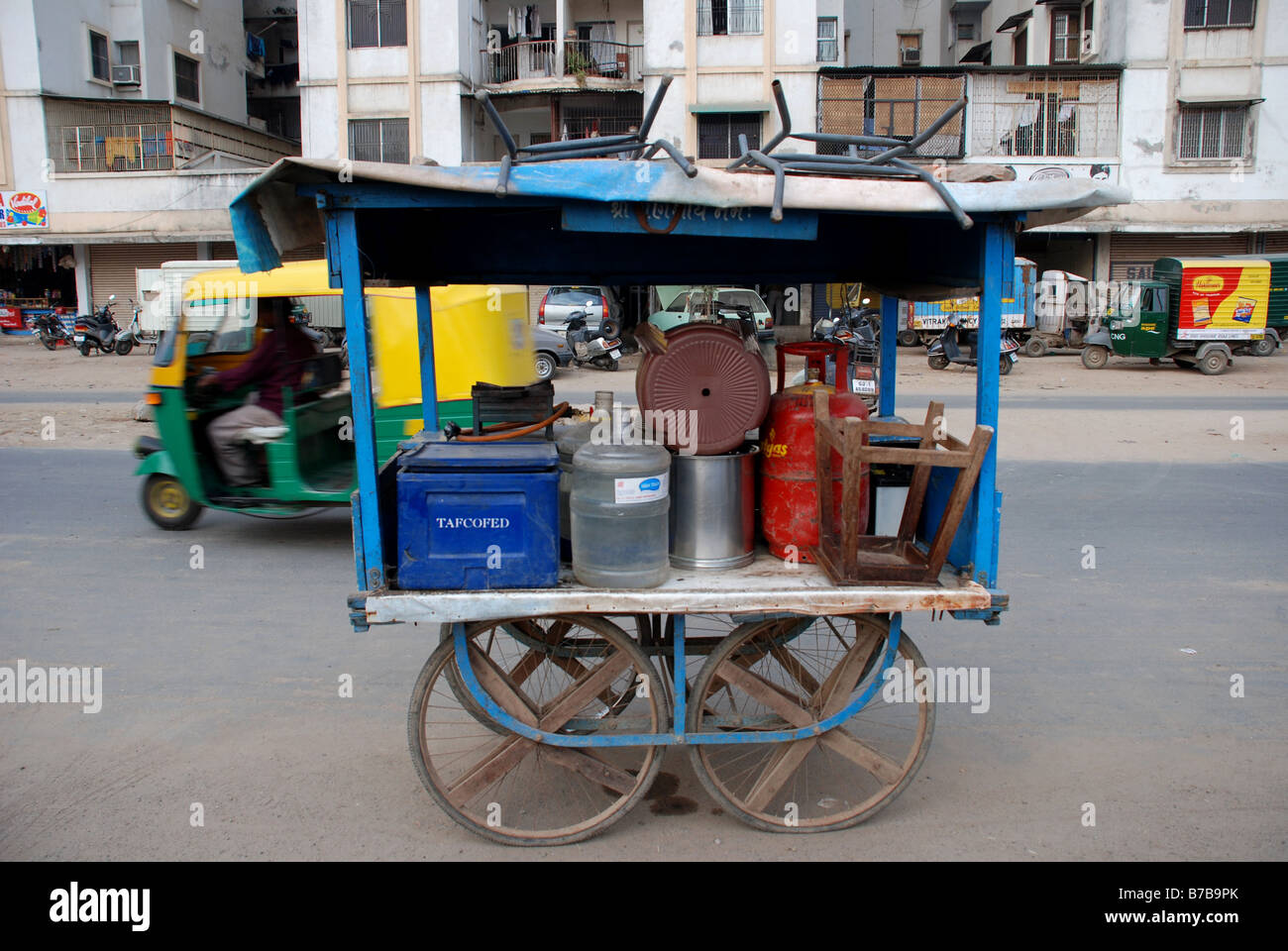 Carrello per la preparazione di cibi in Ahmedabad, Gujarat, India. Foto Stock