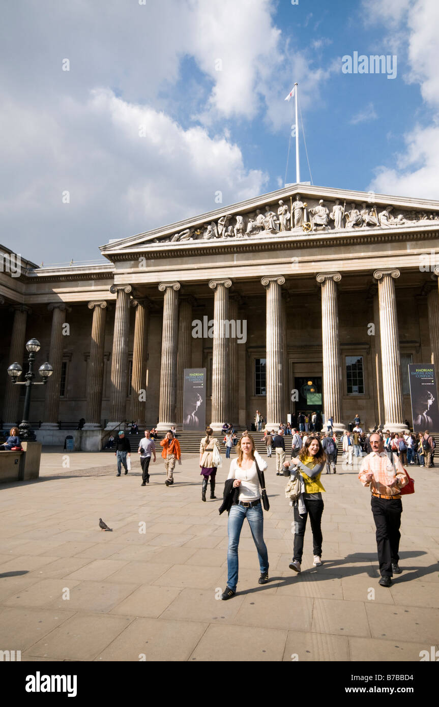 Il British Museum e i visitatori di Londra, Regno Unito Foto Stock