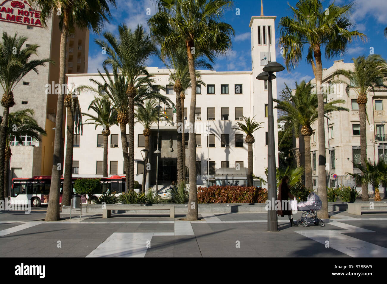 Palicio de Justicia Almeria Spagna spagnolo Scena di strada Foto Stock