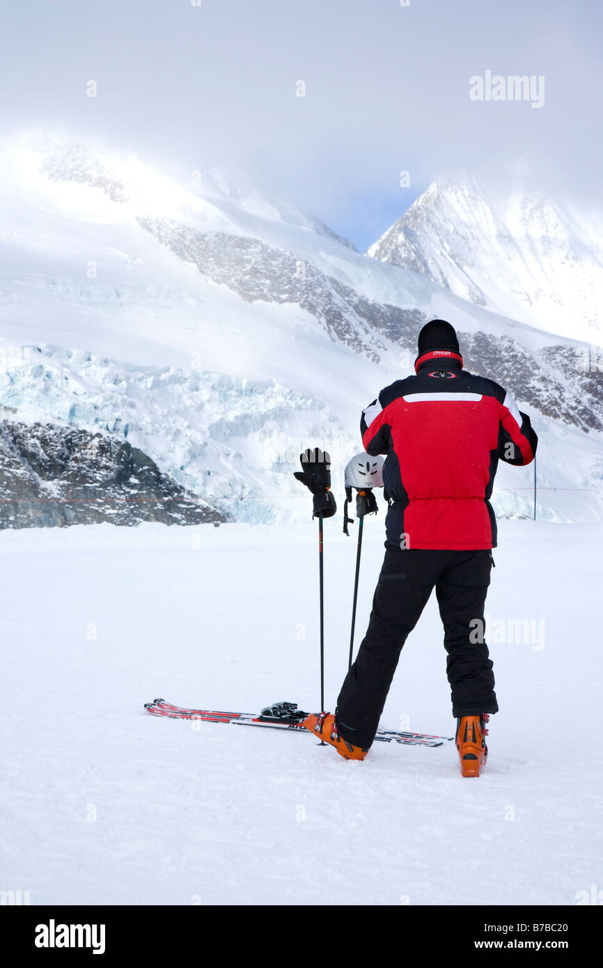 Sciatore Allalin Saas fee della montagna della Svizzera Foto Stock