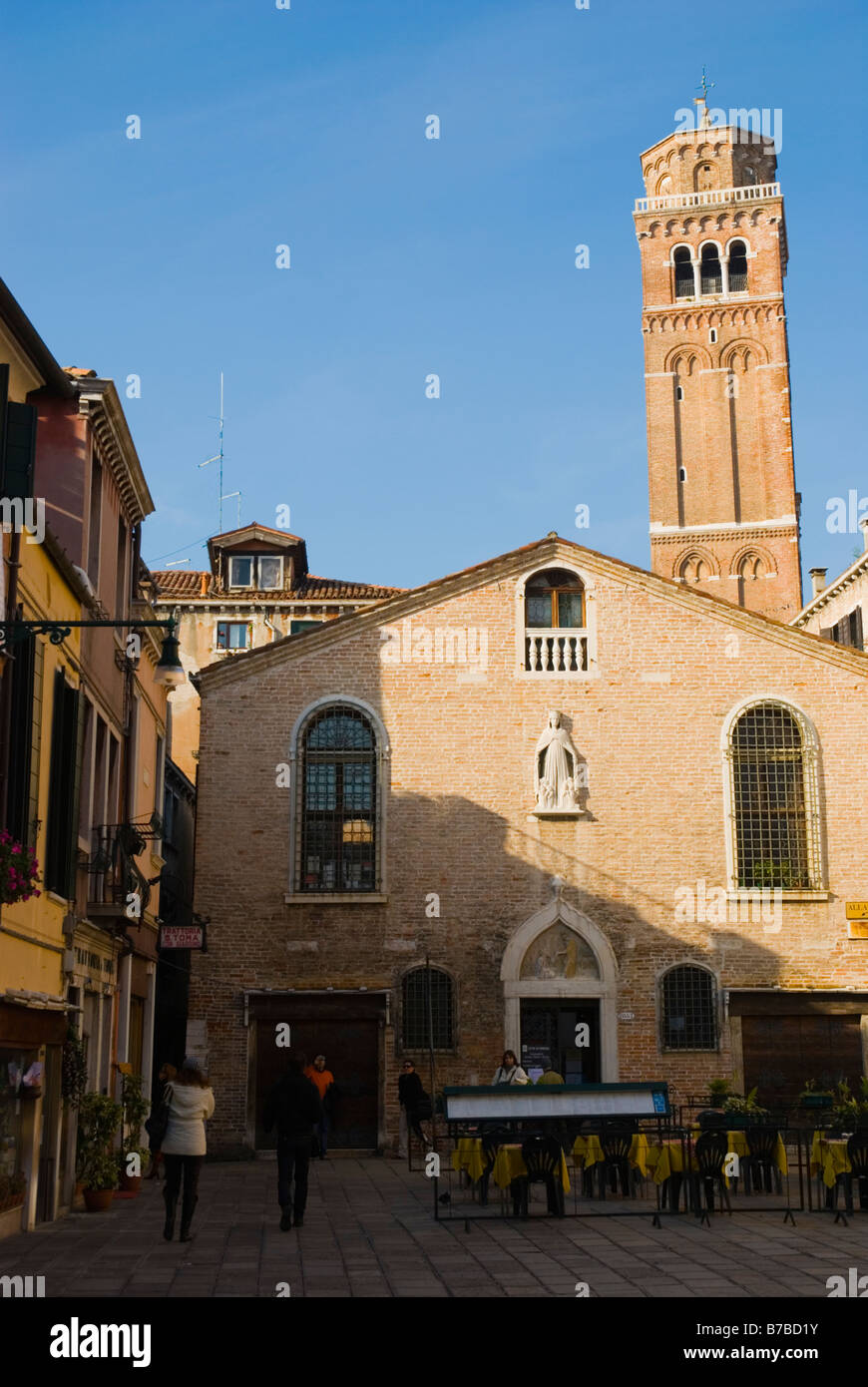 Campo San Toma nel sestiere San Polo di Venezia Italia Europa Foto Stock