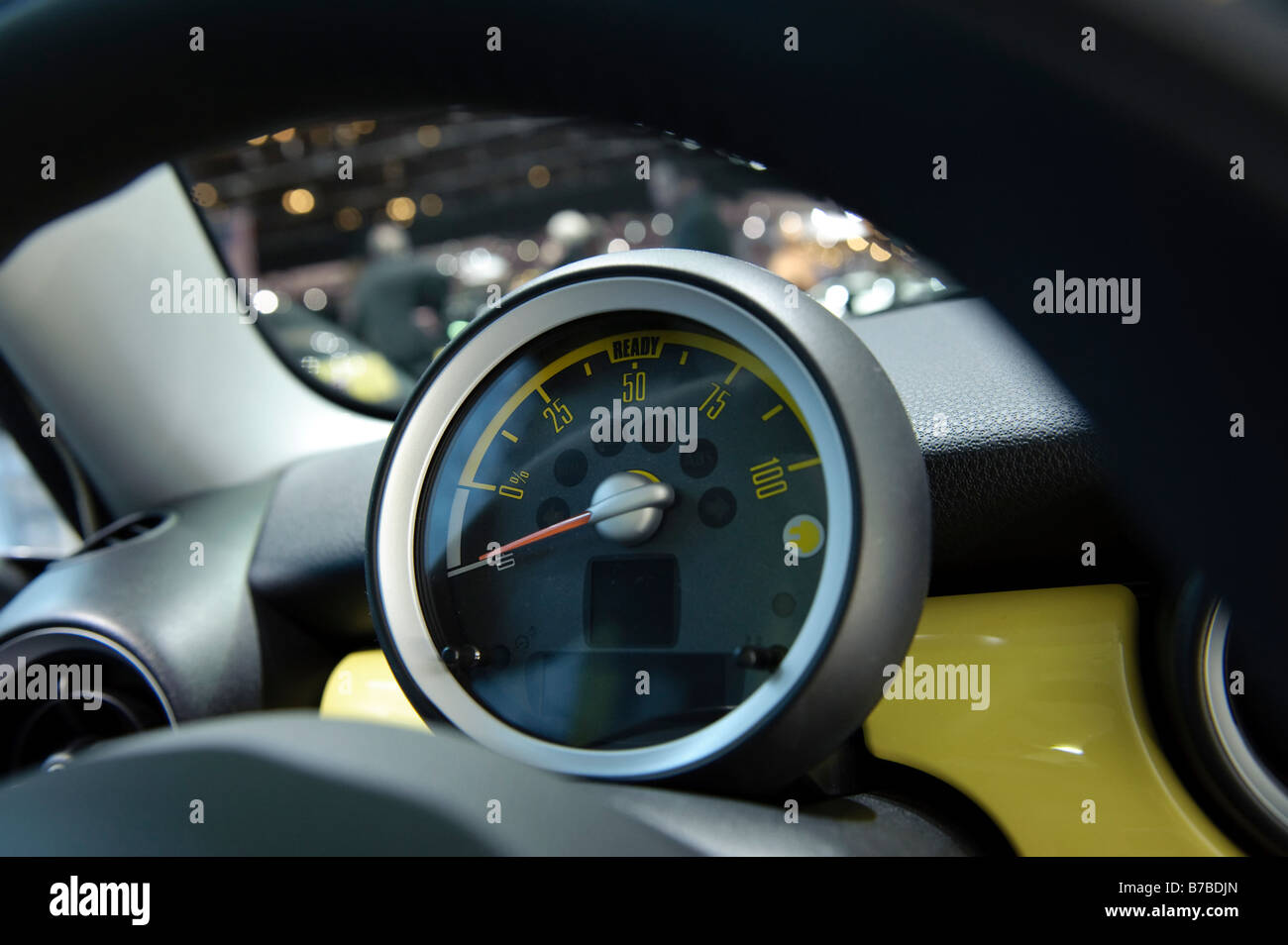 Indicatore di batteria in un MINI E elettrico Mini Cooper Foto Stock